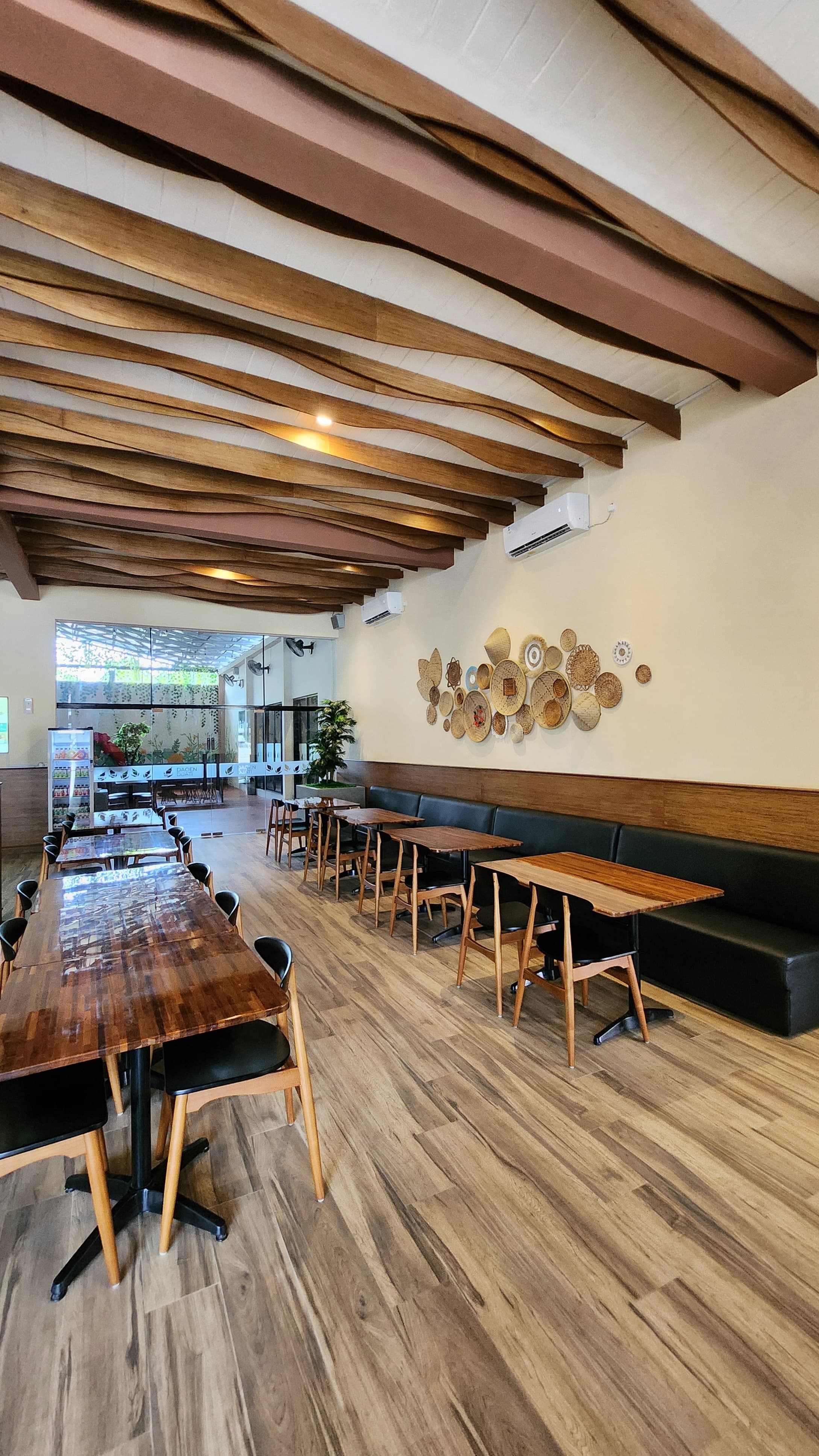 Daoen Djati restaurant has a Cozy And Modern Architect